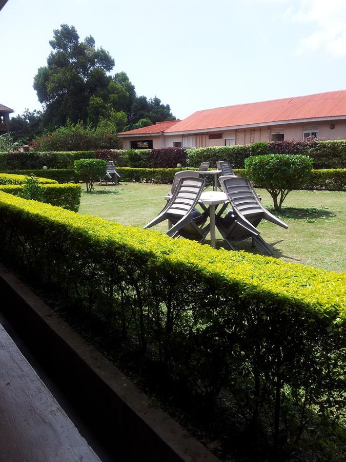 Areba Hotell Entebbe Exteriör bild