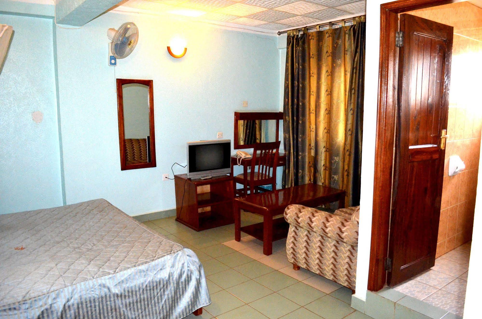 Areba Hotell Entebbe Exteriör bild