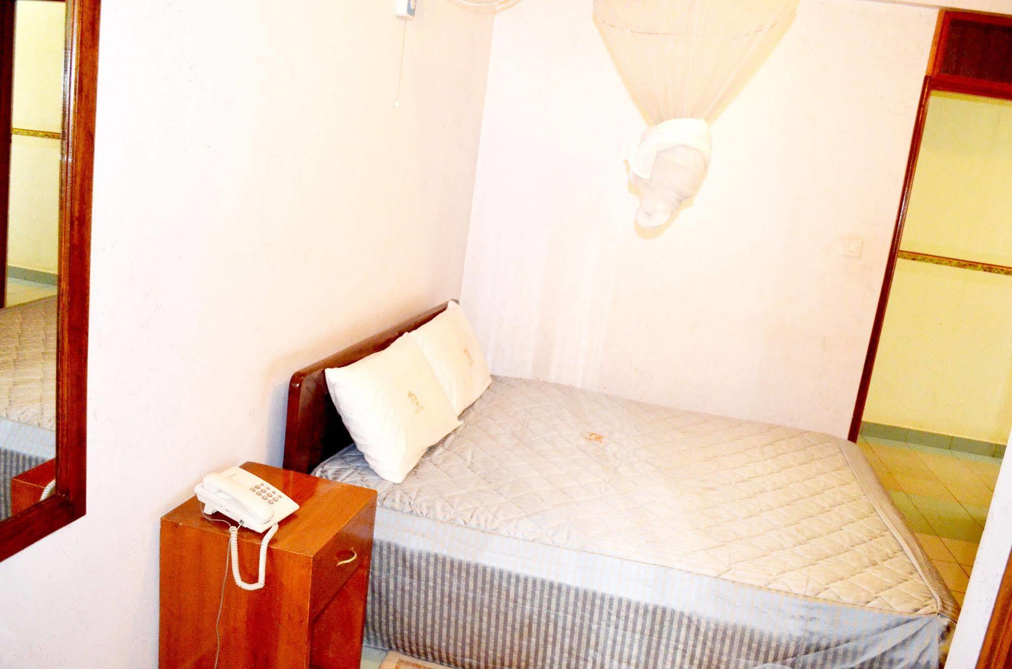 Areba Hotell Entebbe Exteriör bild