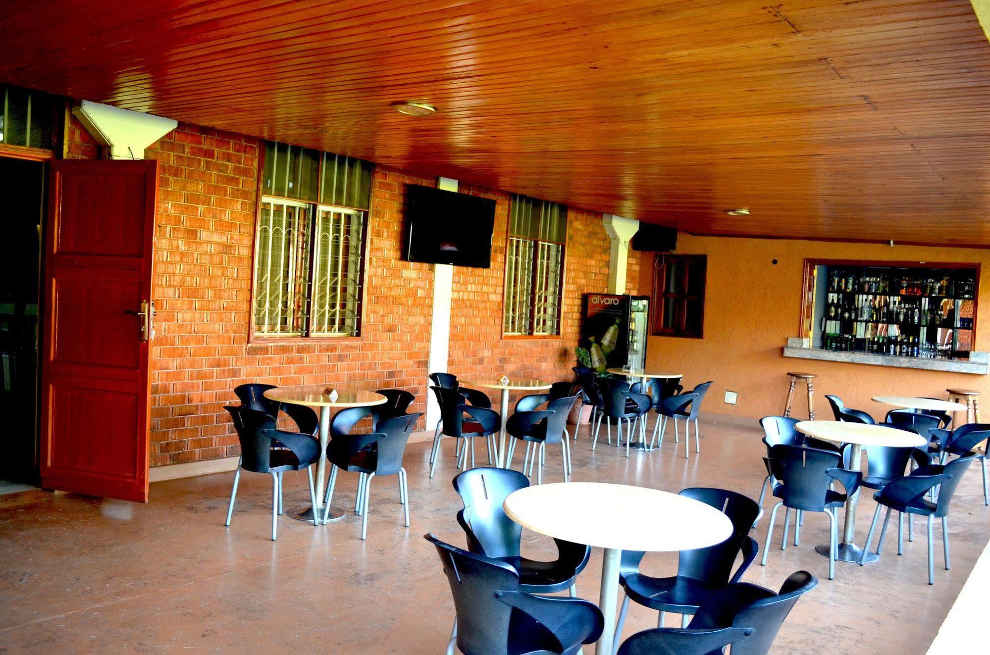 Areba Hotell Entebbe Exteriör bild